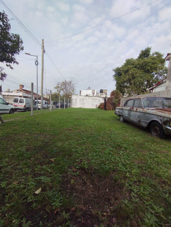 CASA A RECICLAR CON LOTE venta en conjunto