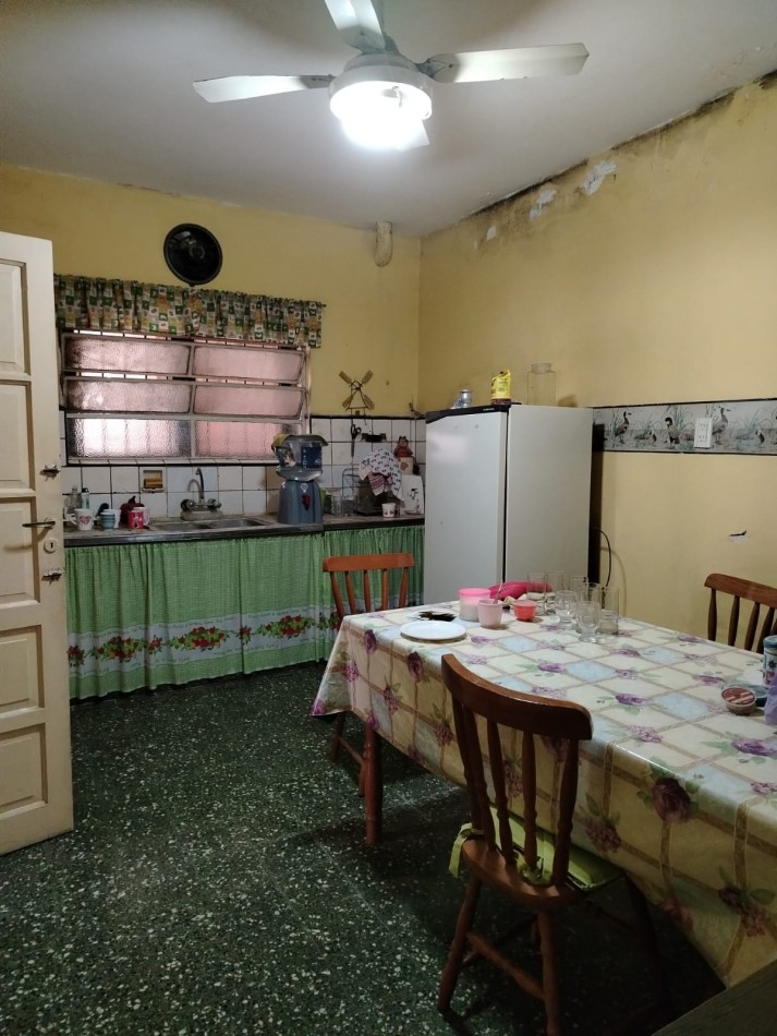 CASA CON DEPARTAMENTO SOBRE AV. PERON - APTA CREDITO