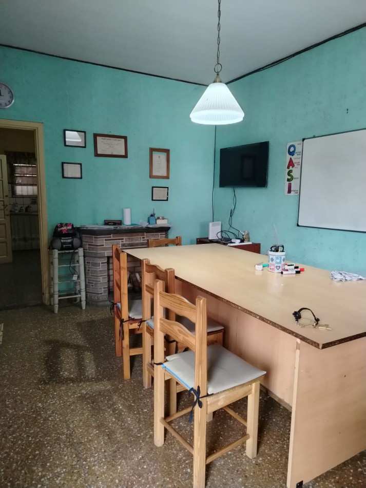 CASA CON DEPARTAMENTO SOBRE AV. PERON - APTA CREDITO