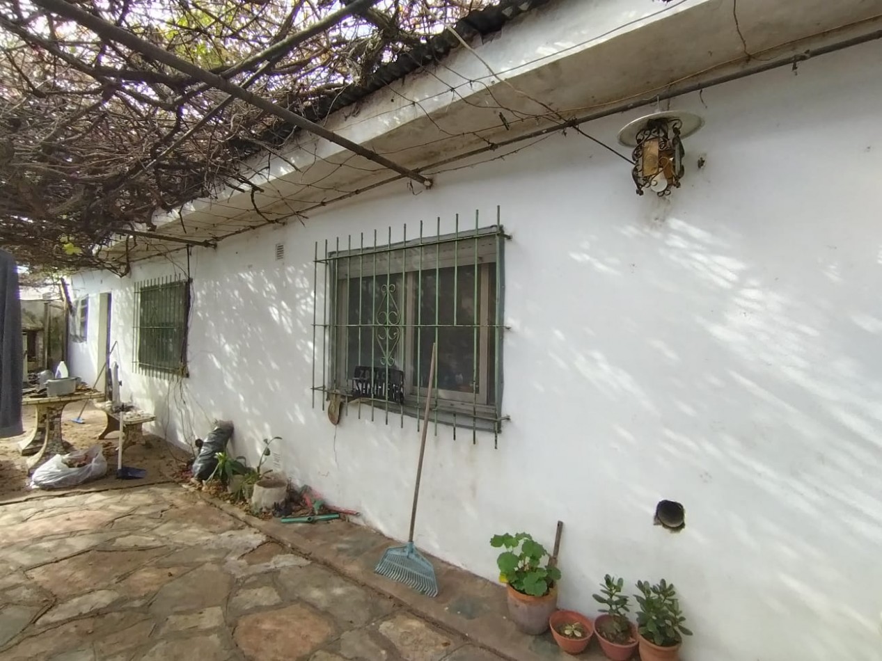 CASA CON DEPARTAMENTO SOBRE AV. PERON - APTA CREDITO