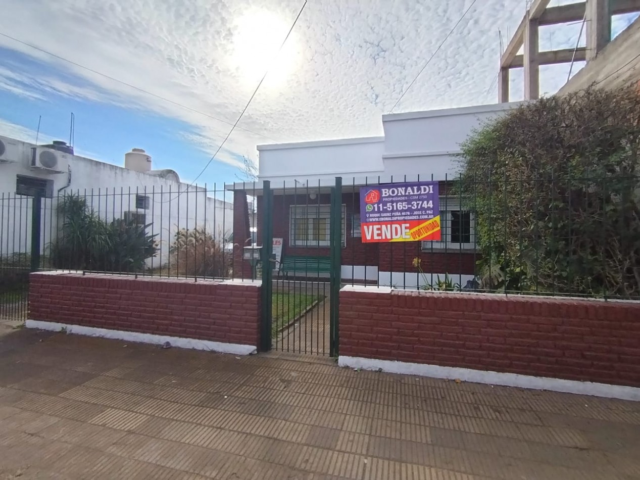 CASA CON DEPARTAMENTO SOBRE AV. PERON - APTA CREDITO