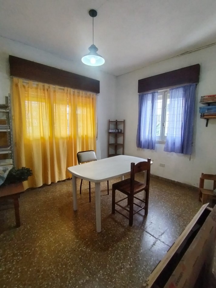 CASA CON DEPARTAMENTO SOBRE AV. PERON - APTA CREDITO