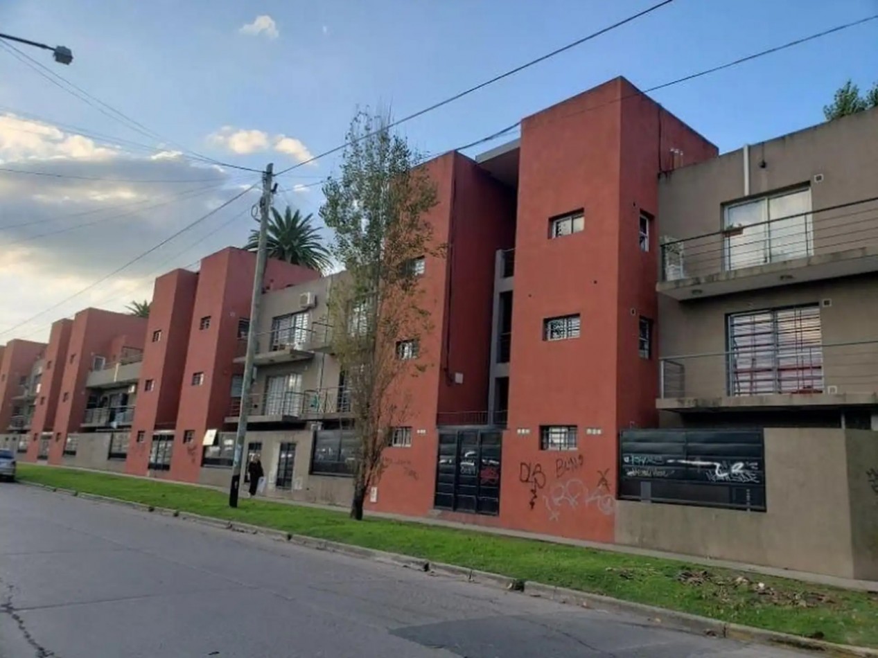 DEPARTAMENTO MONOAMBIENTE CON COCHERA EN VILLA CARMELA