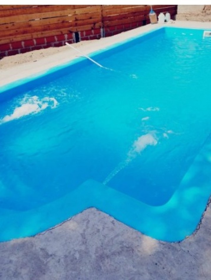 LOCAL CON VIVIENDA Y PILETA 