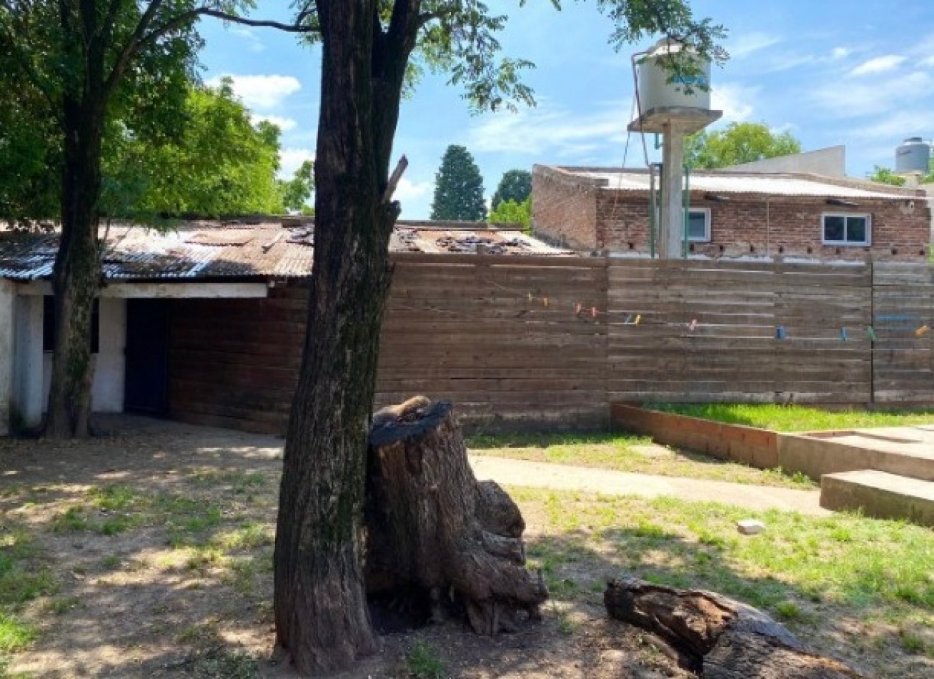 LOCAL CON VIVIENDA Y PILETA 