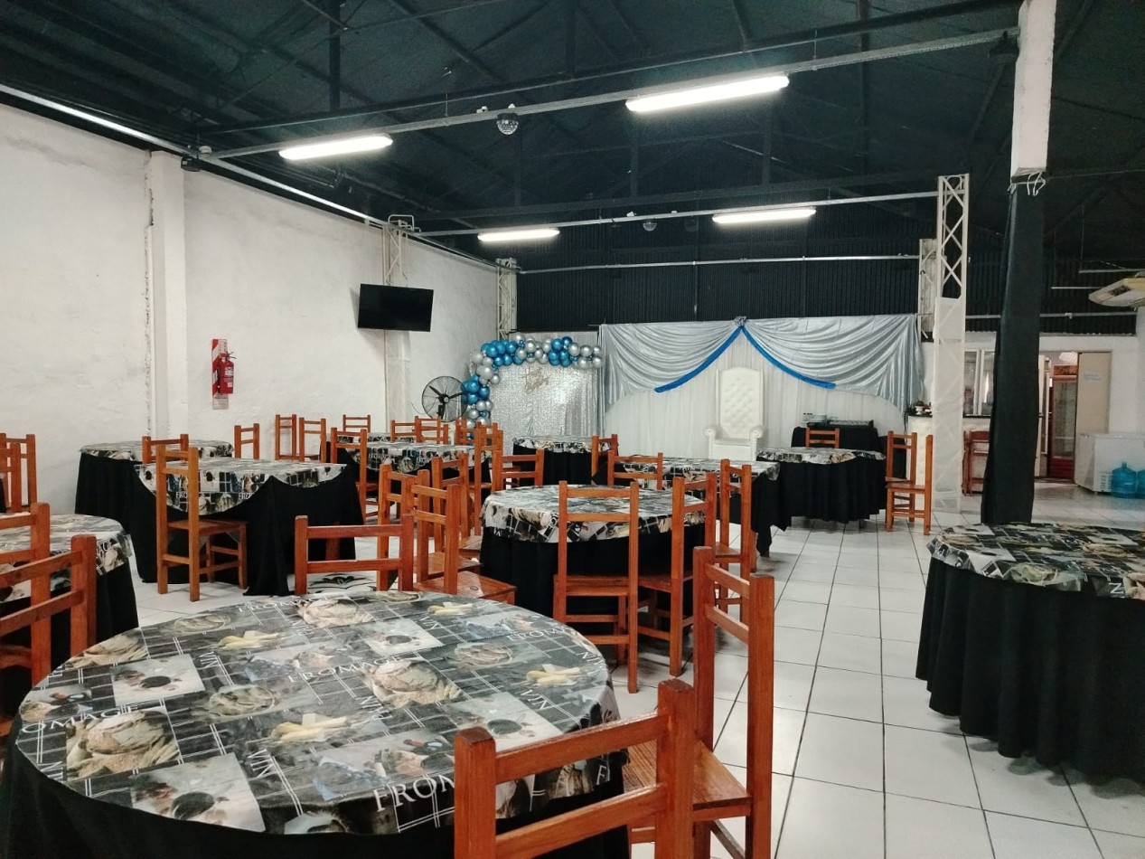 LOCAL CON VIVIENDA Y PILETA 