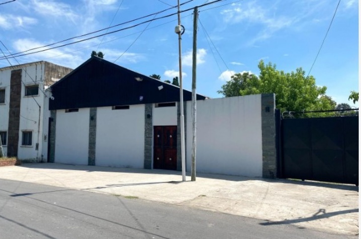 LOCAL CON VIVIENDA Y PILETA 
