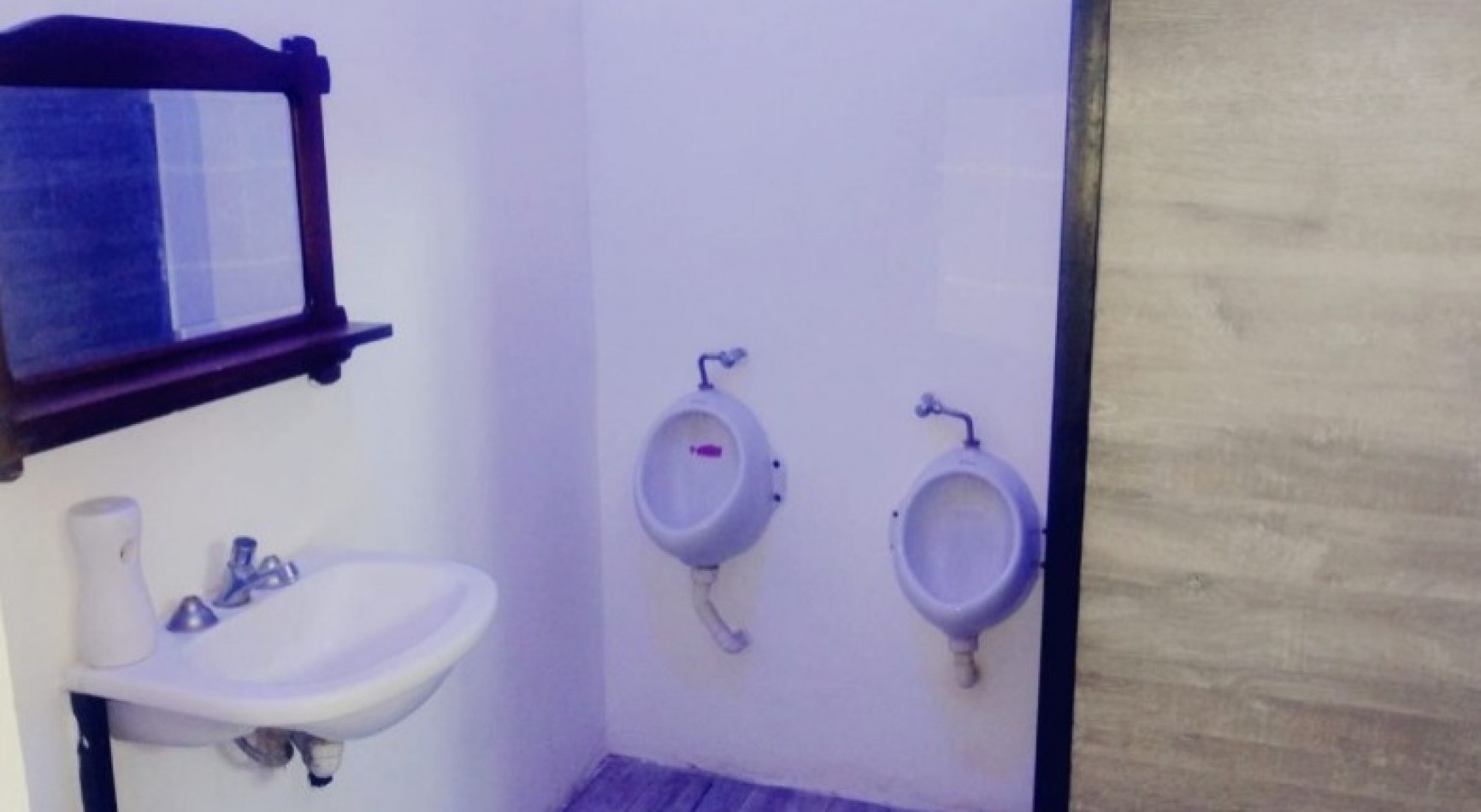 LOCAL CON VIVIENDA Y PILETA 