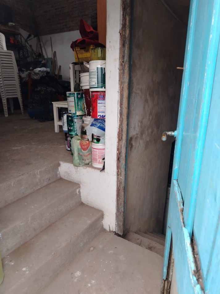 LOCAL CON VIVIENDA Y PILETA 