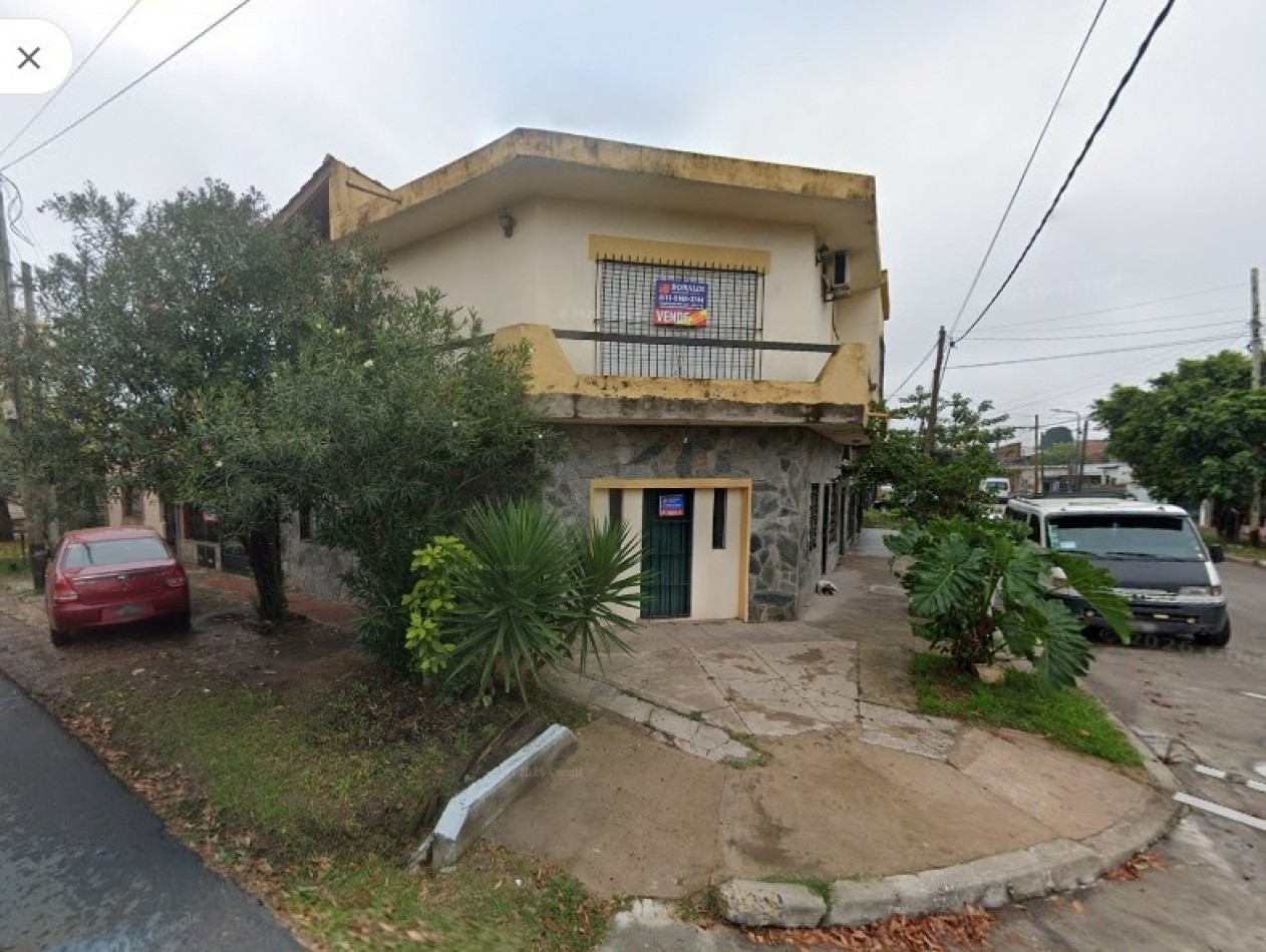 DOS CASA MAS DEPARTAMENTO  a 5 cuadras de R197