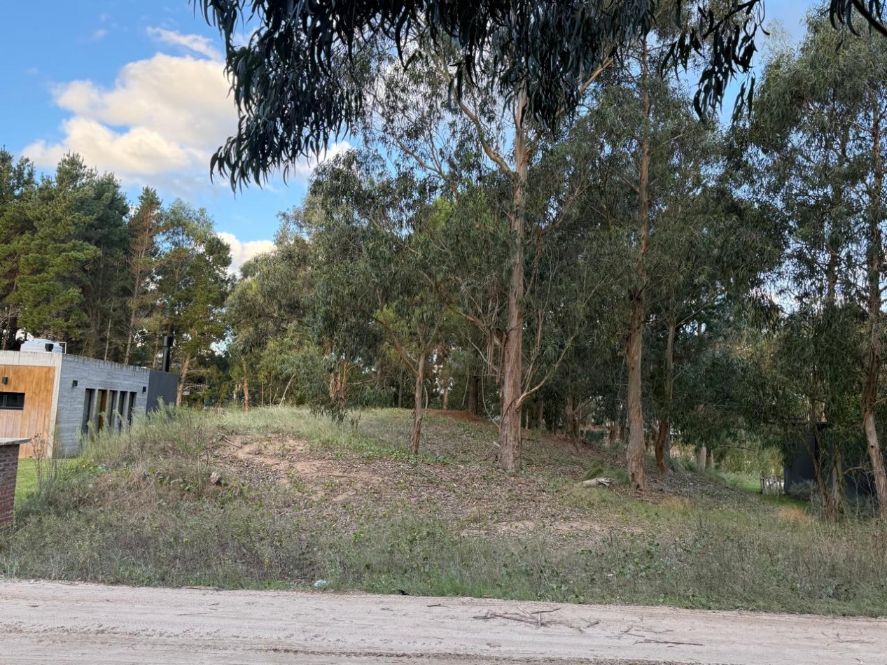 LOTE EN COSTA ESMERALDA