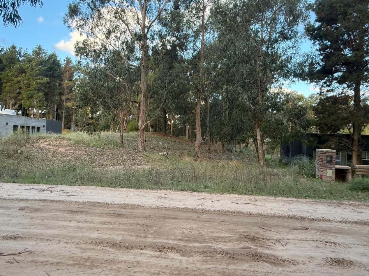 LOTE EN COSTA ESMERALDA