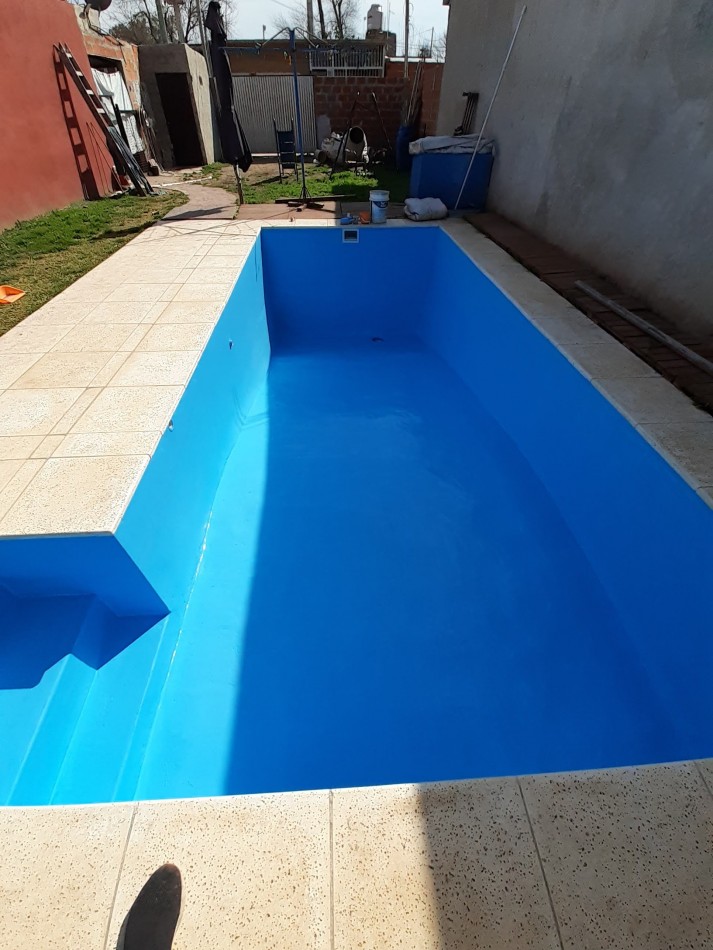CASA  CON LOTE QUINCHO Y PILETA EN BARRIO CON PORTON