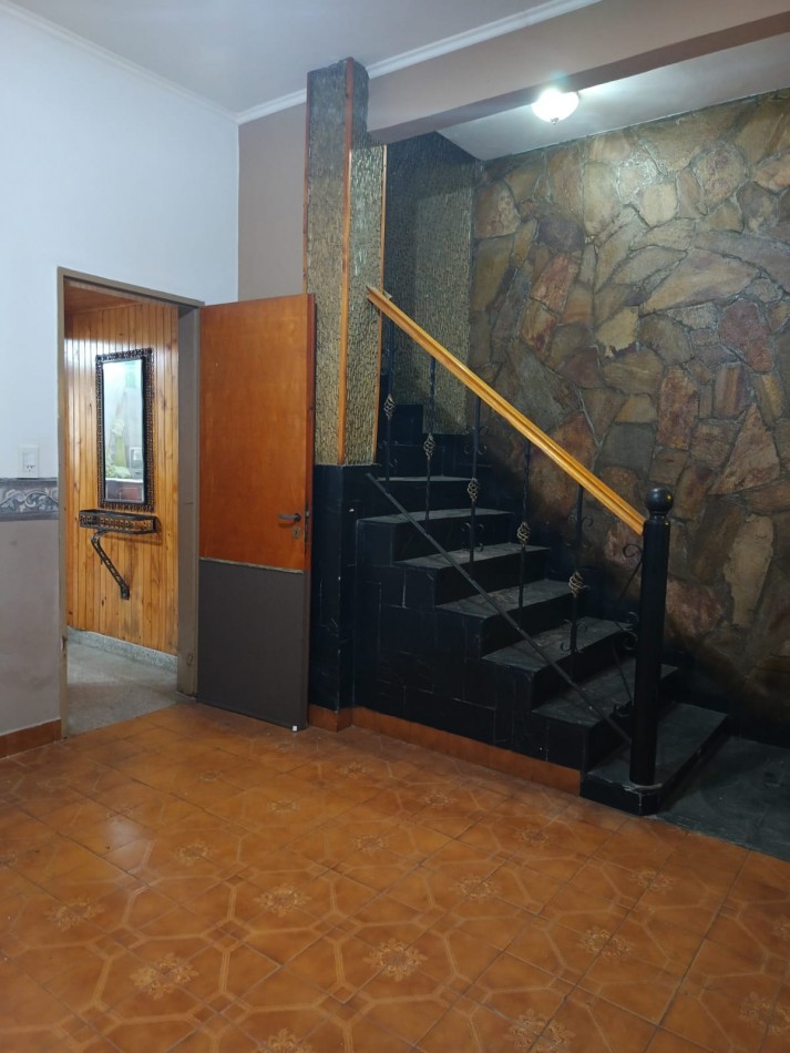 DOS CASA MAS DEPARTAMENTO a 5 cuadras de R197