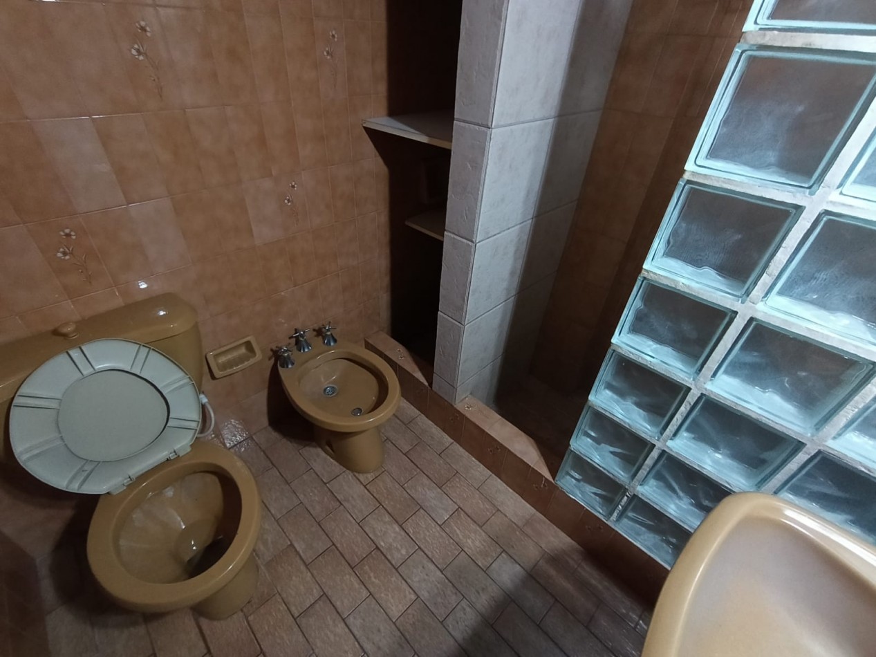 DOS CASA MAS DEPARTAMENTO a 5 cuadras de R197