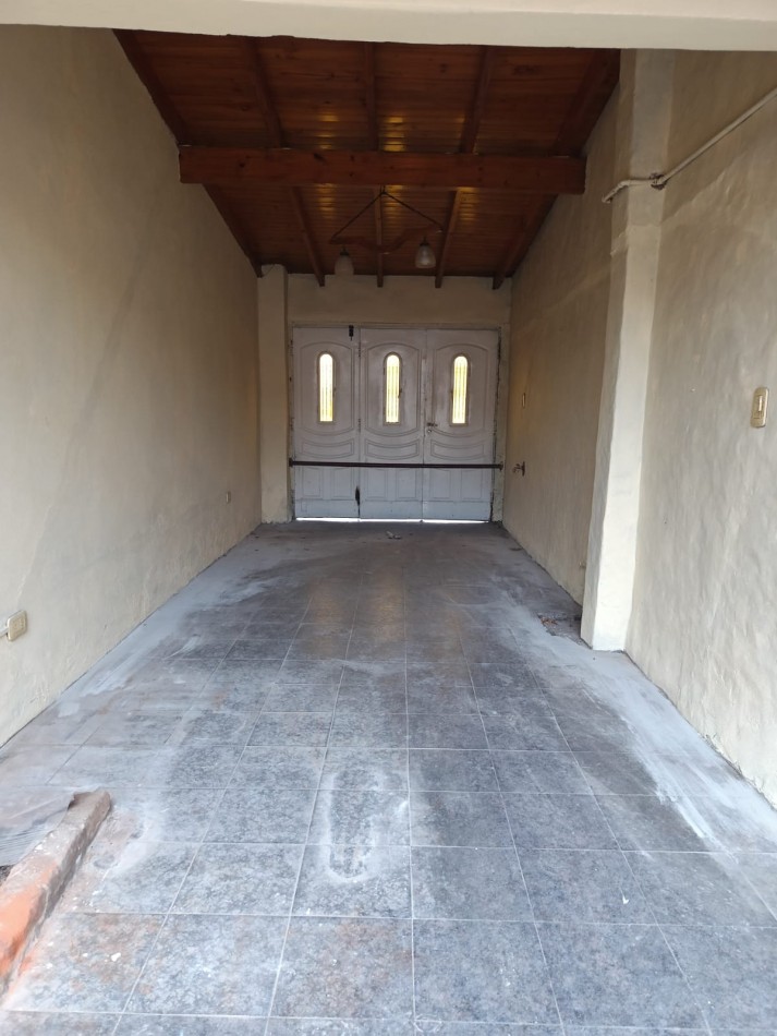 DOS CASA MAS DEPARTAMENTO a 5 cuadras de R197