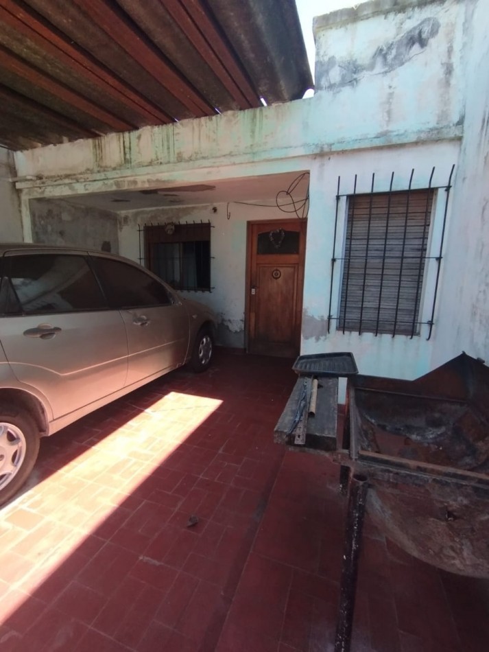 CASA CON LOCAL