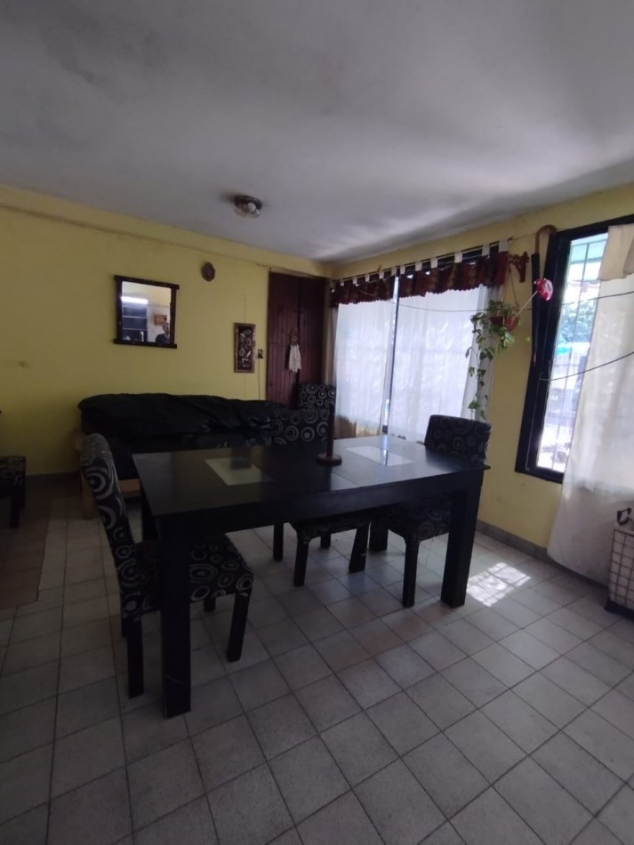 CASA CON LOCAL