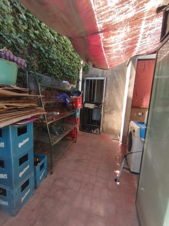 CASA CON LOCAL