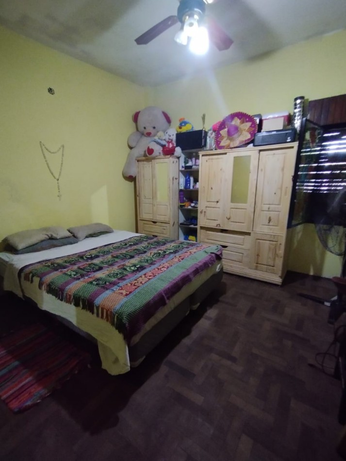 CASA CON LOCAL
