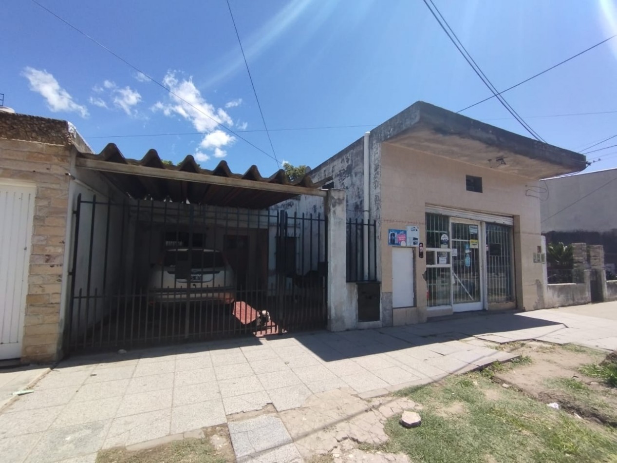 CASA CON LOCAL