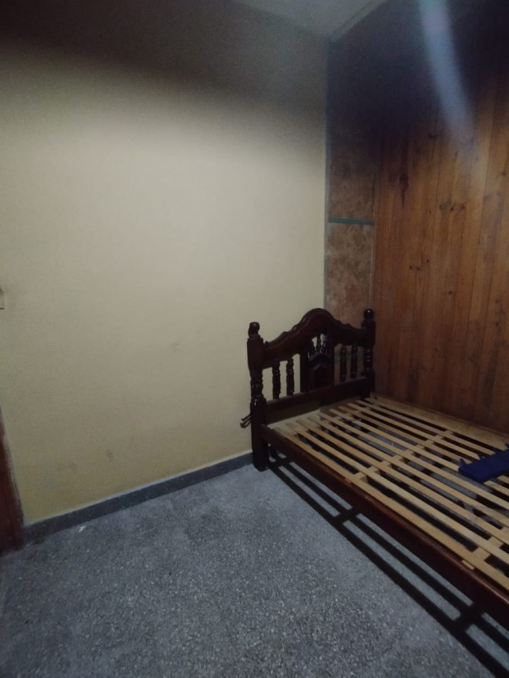 CASA CON LOCAL