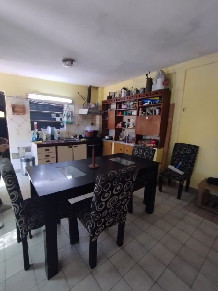 CASA CON LOCAL